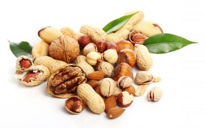बादाम अखरोट और मूंगफली में से कौन है सबसे ज्यादा हैल्थी ? जानिये इनके फायदे और पोषक तत्व।